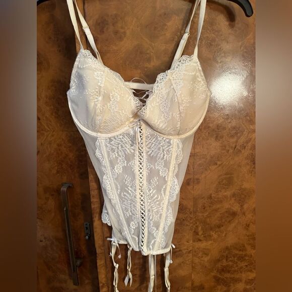 Victoria’s Secret ivory lace up corset bustier with crystal details NWT - Picture 2 of 9